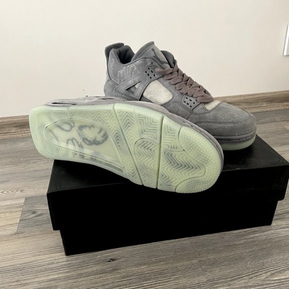 Athletic_Shoes